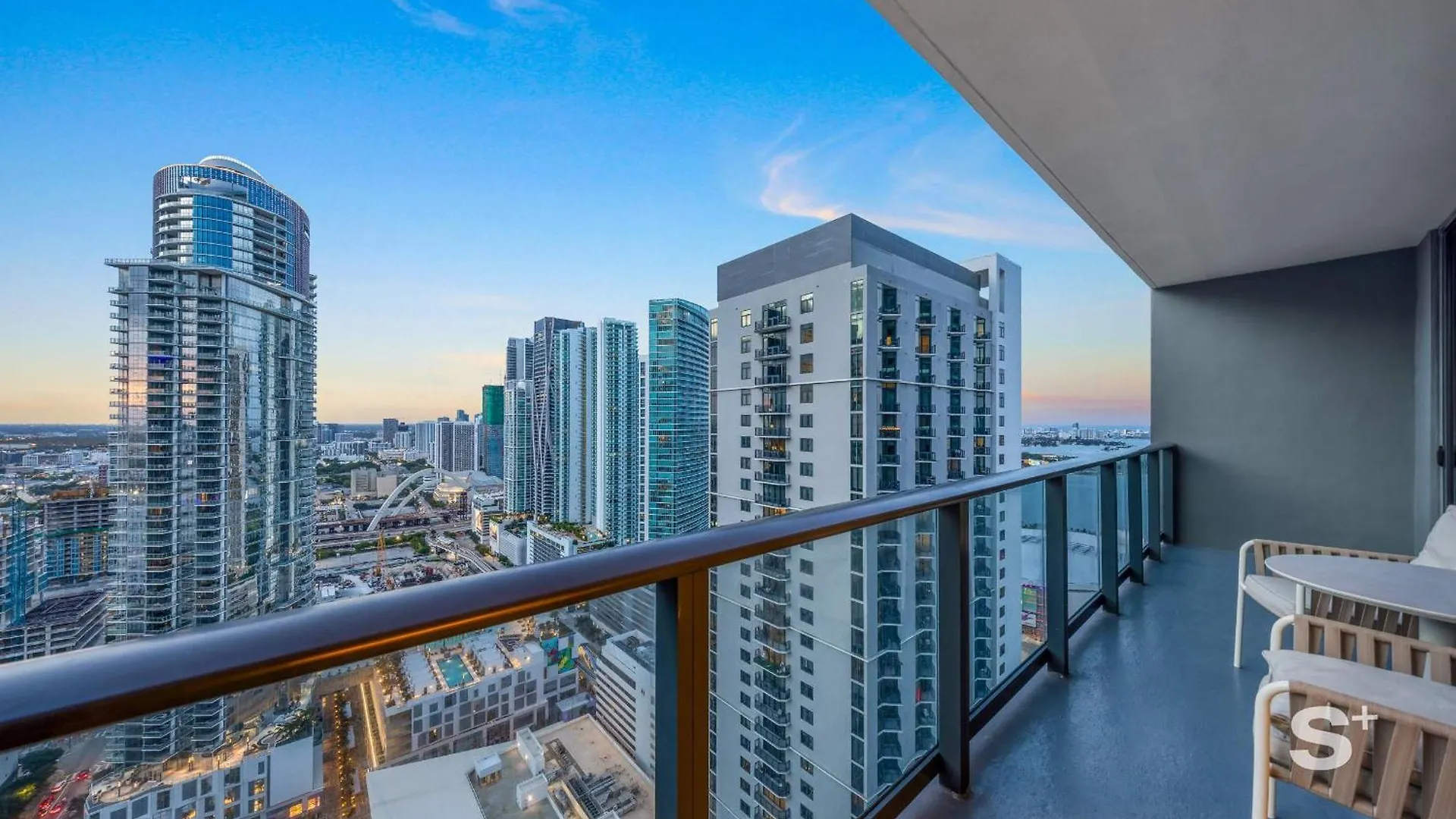 Modern Dtw Escape With Water Views * Miami