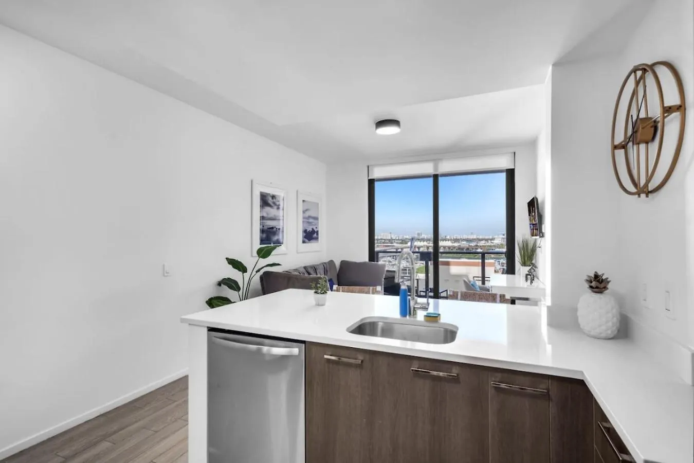 Bayview 2br Retreat Stunning Views And Pool Daire