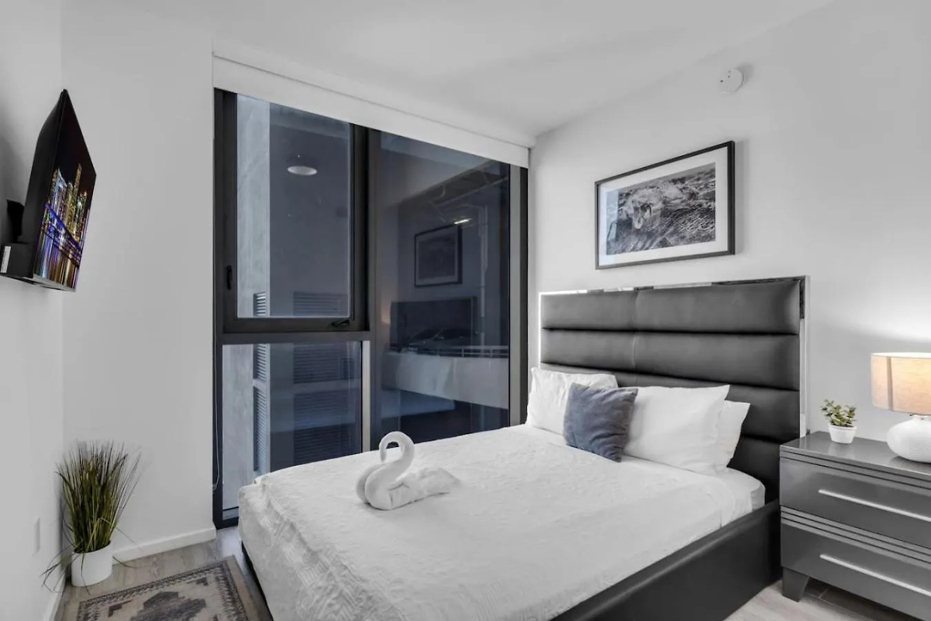 Bayview 2br Retreat Stunning Views And Pool Daire Miami