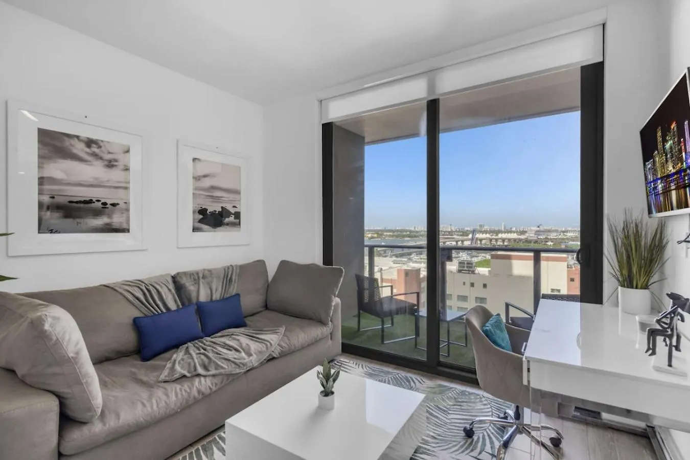 Bayview 2br Retreat Stunning Views And Pool Miami