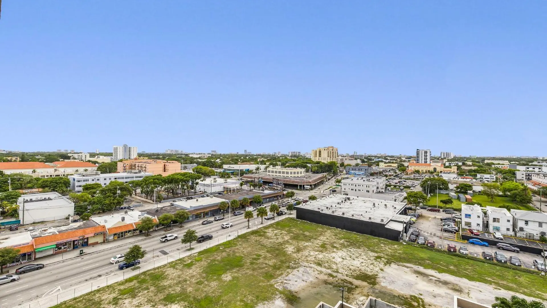 Upscale With Stunning Views & Pool Access *