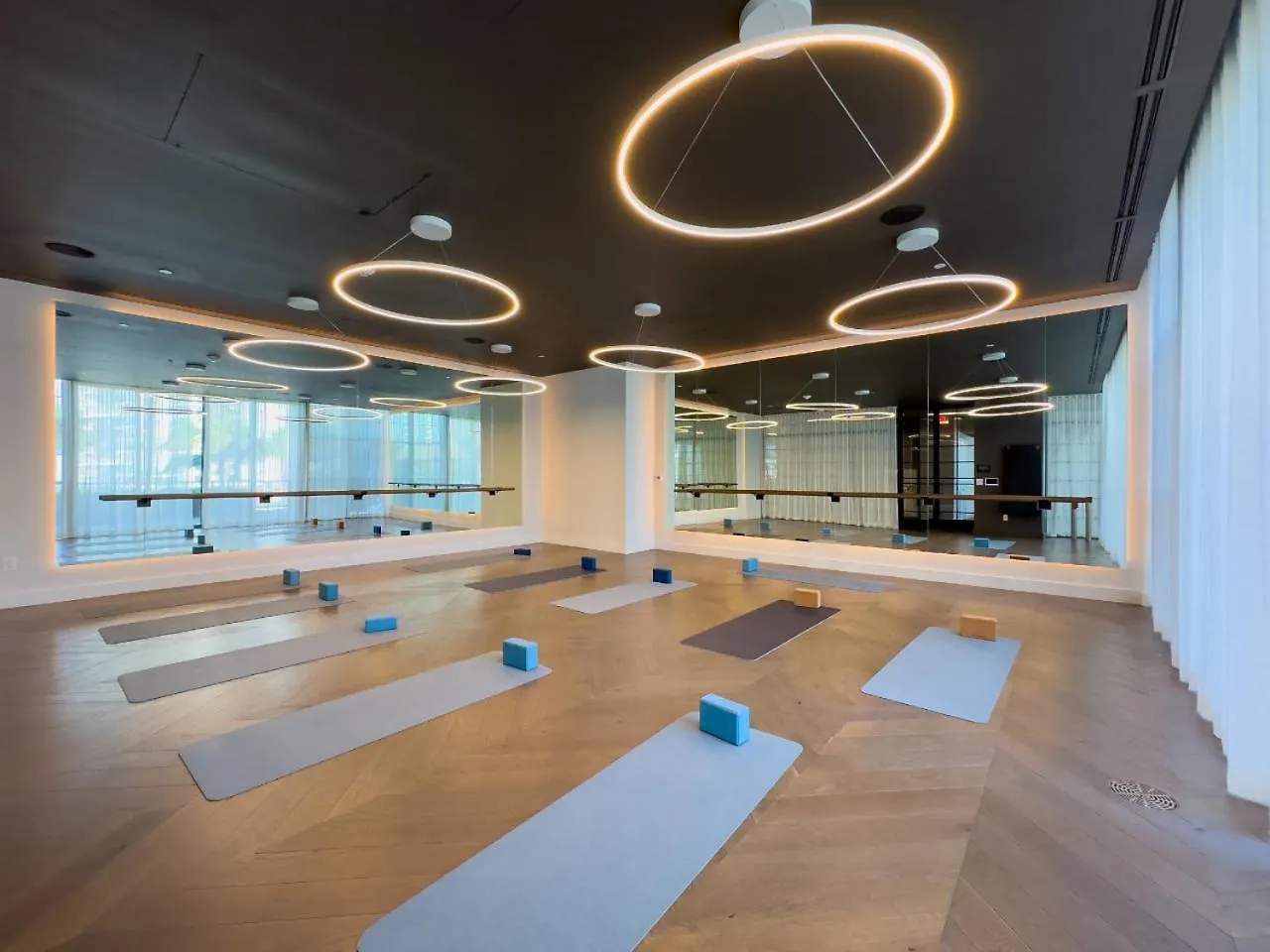 Vakantiehuis 3312 Modern In Front Of Kaseya Center With Pool And Gym