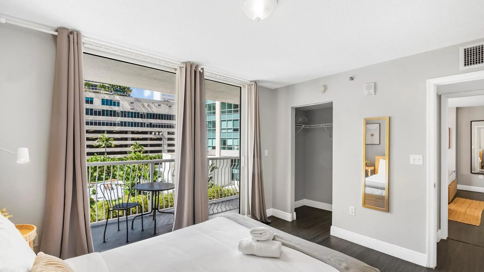 Luxurious 3br With Pool In Brickell * Miami