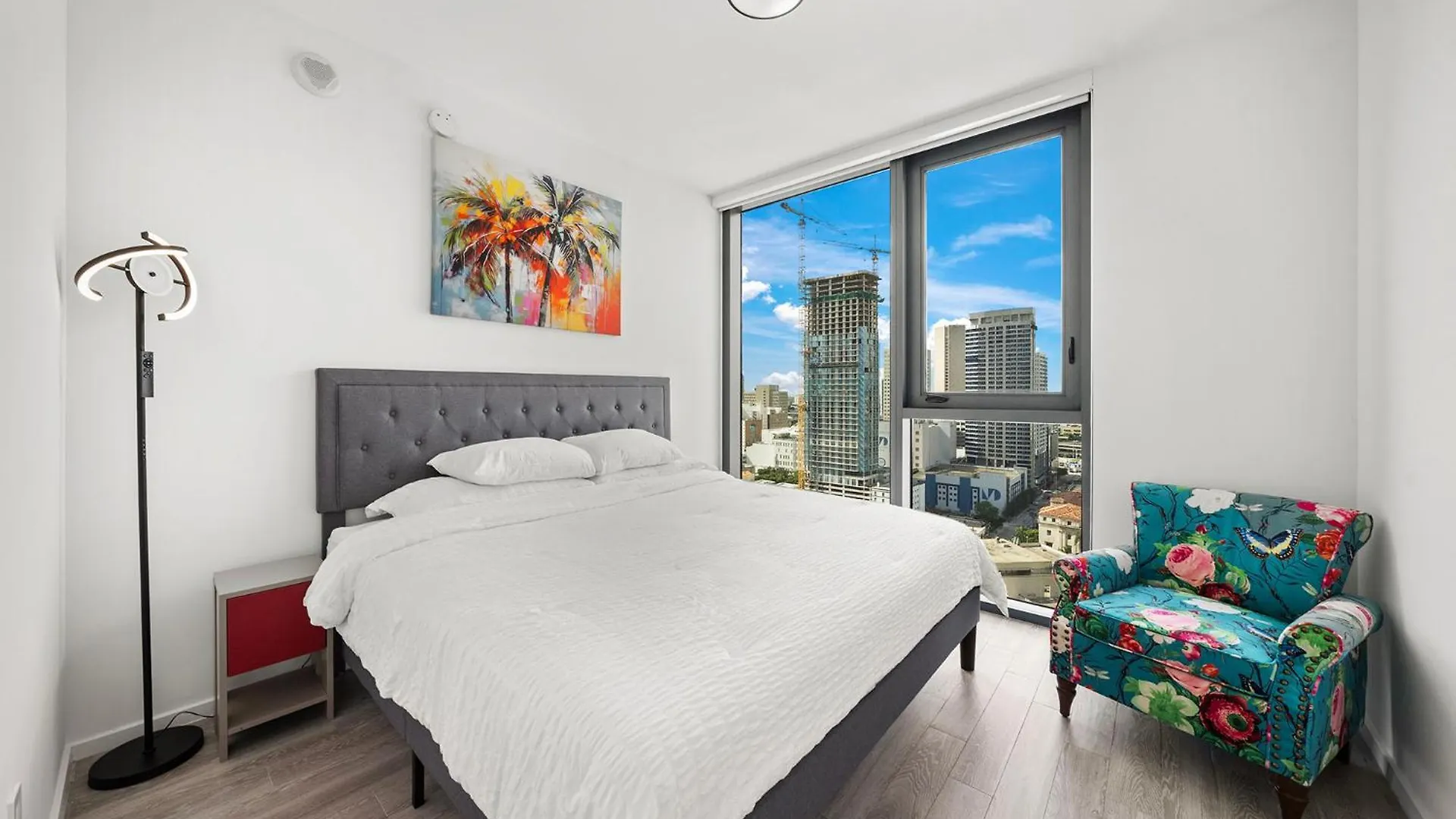 Downtown Luxury 2bd 2bth Views! *