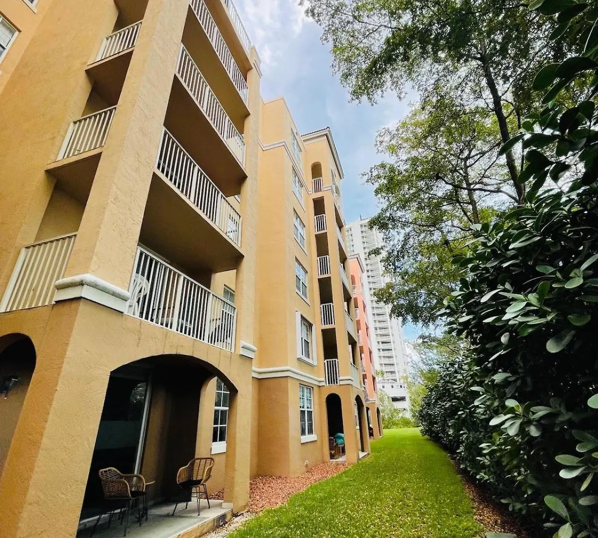 2 Bedrooms At Yacht Club Of Aventura