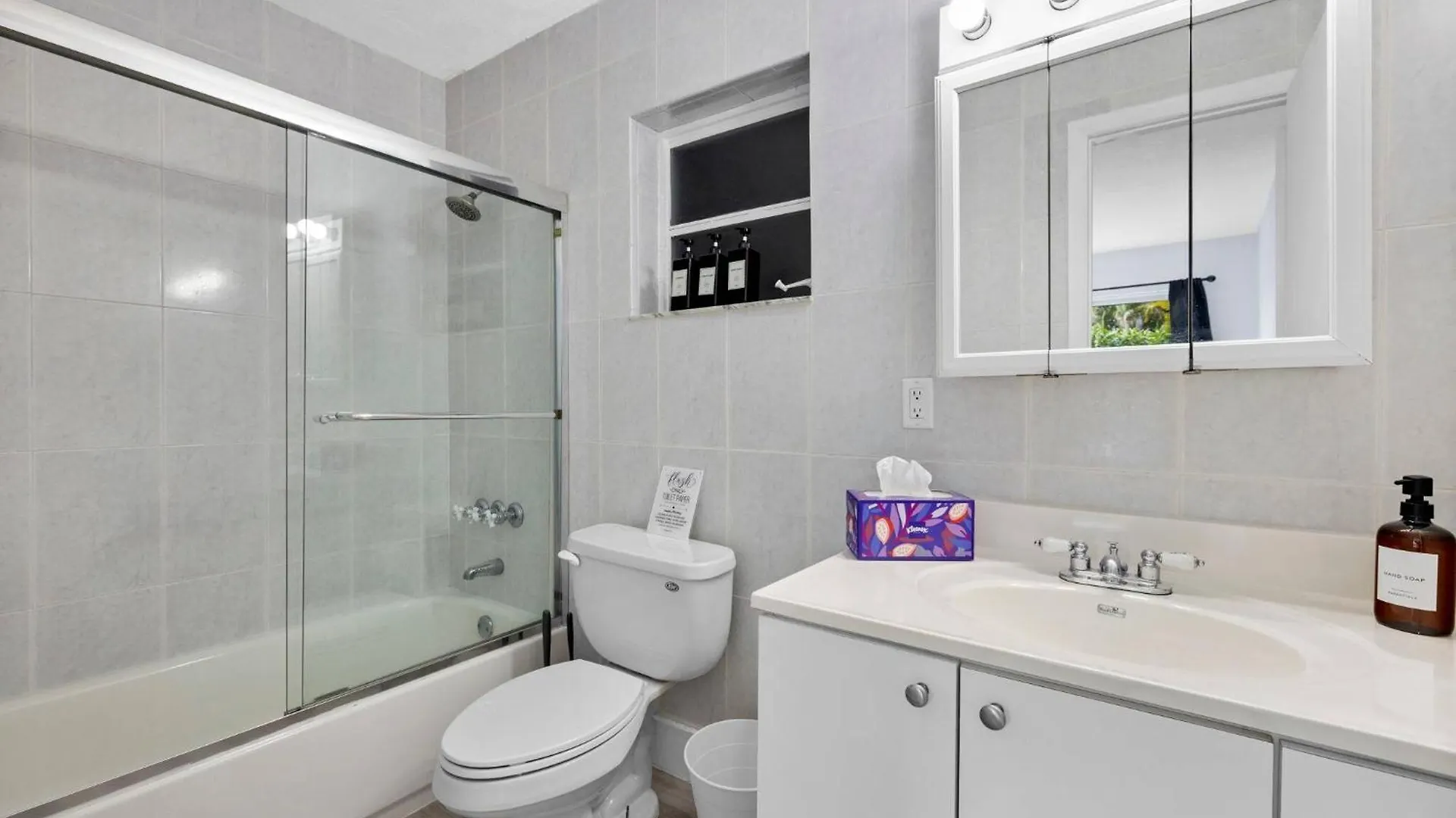 Walk To Coral Gables | Sleep 8| Free Package בית נופש *