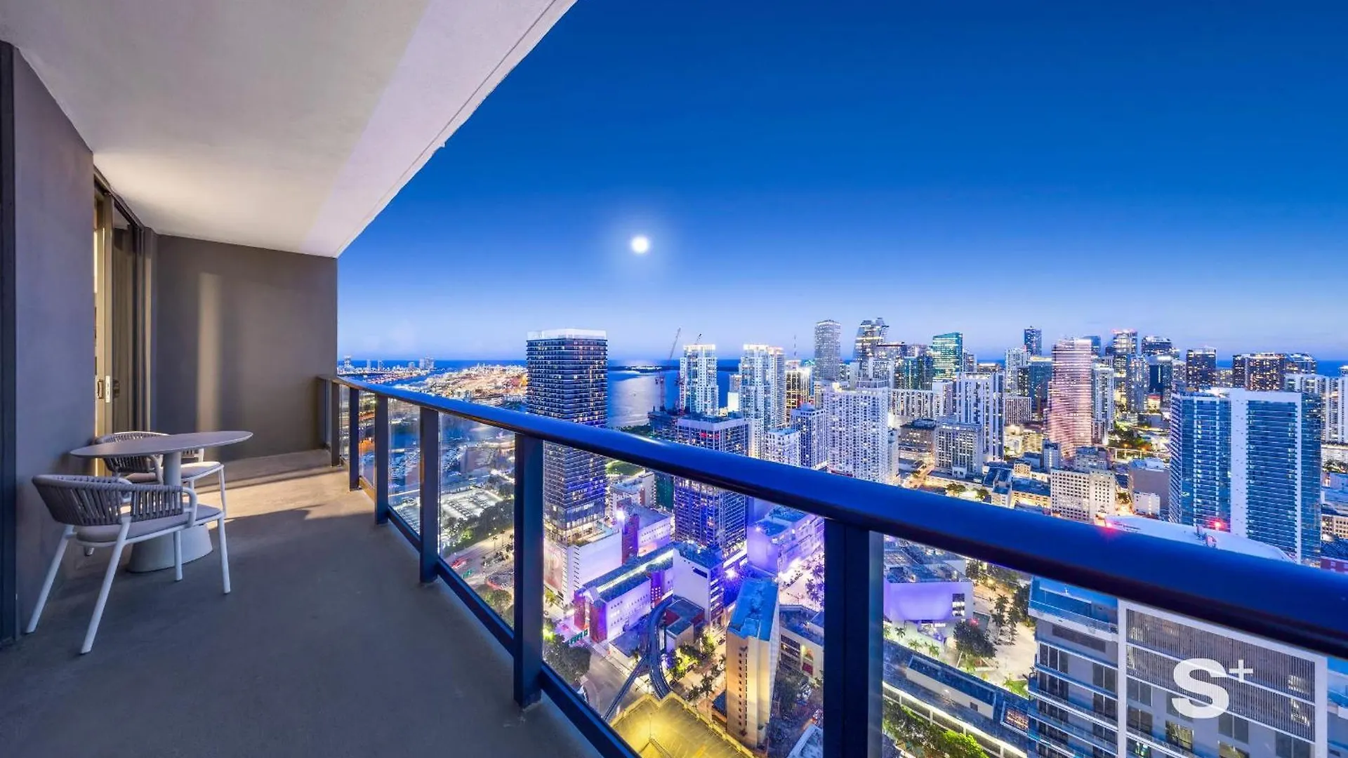 Luxe 1-br With Stunning Downtown Views Daire *