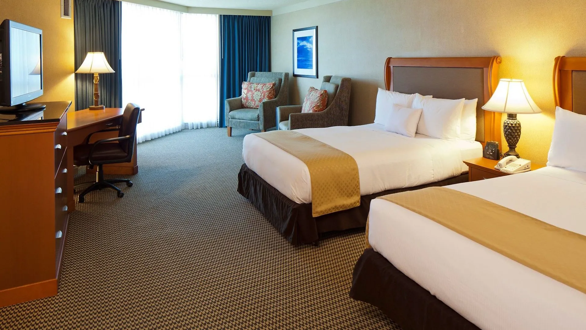 Otel Doubletree By Hilton Airport & Convention Center