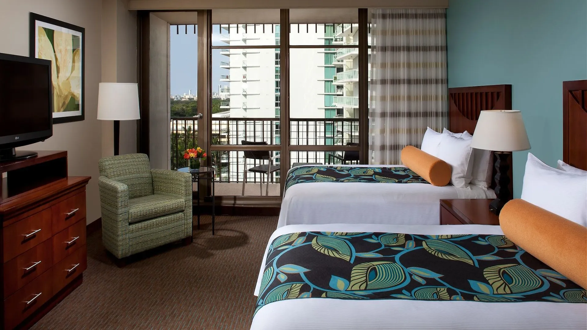 Courtyard Coconut Grove Hotel
