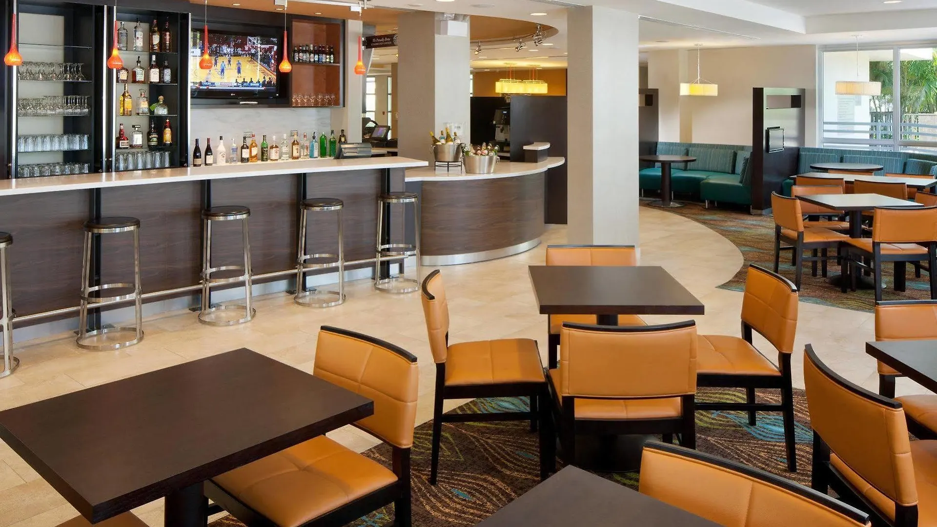 Courtyard Coconut Grove Hotel 3*