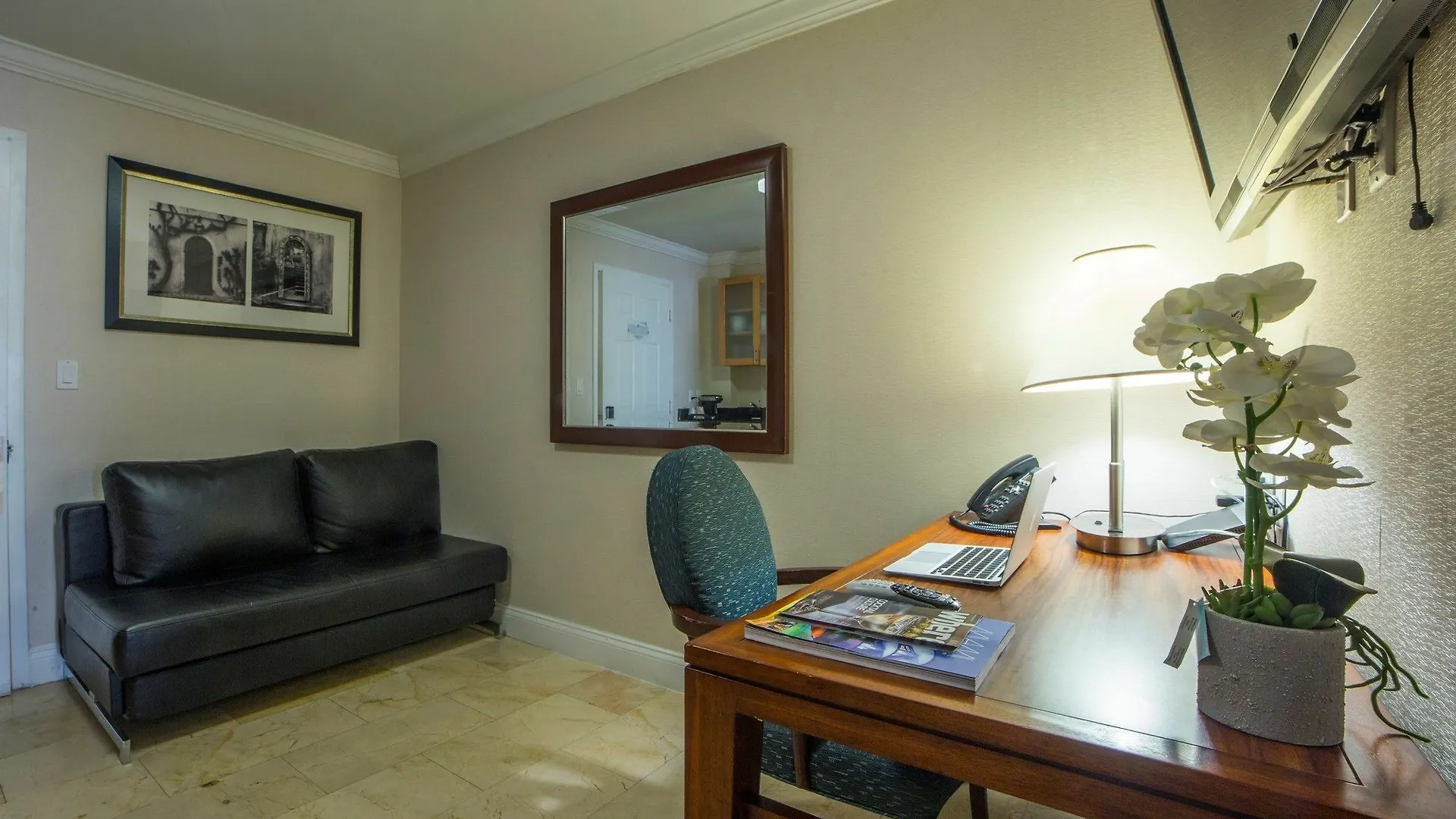 Nuvo - Miami / Doral Hotel