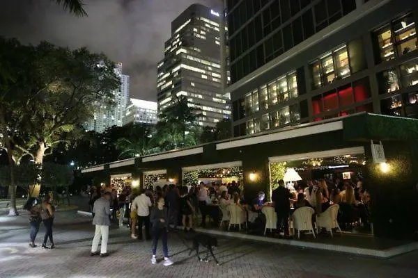 Luxury Waterfront In The Urban Oasis At Icon-brickell Free Miami