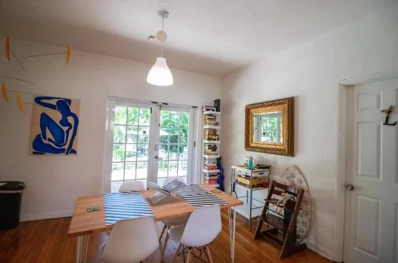בית נופש Mid Town Hippie House By The Bay *