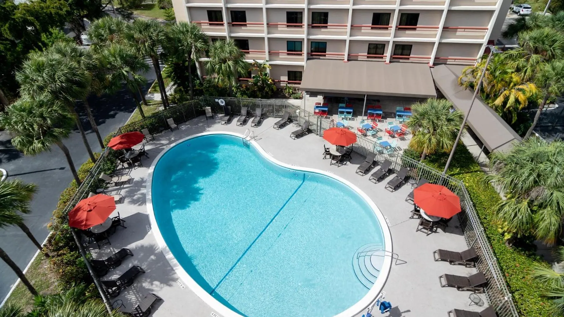 Red Roof Miami Airport 2*