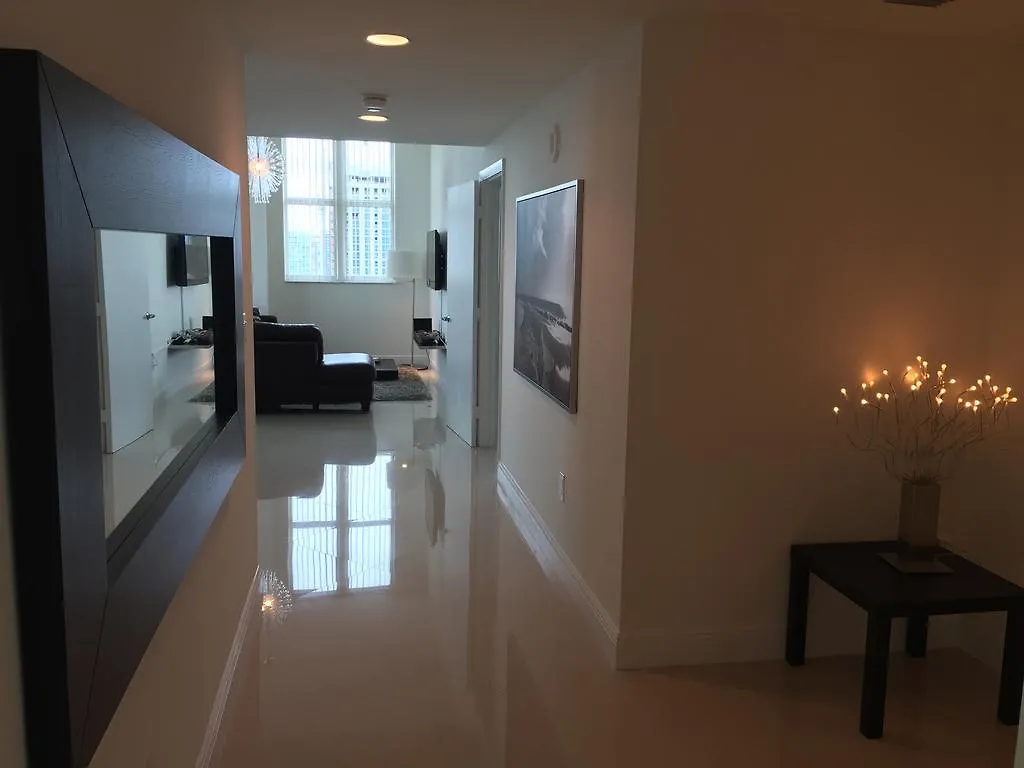 Lyx At One Broadway In Brickell *