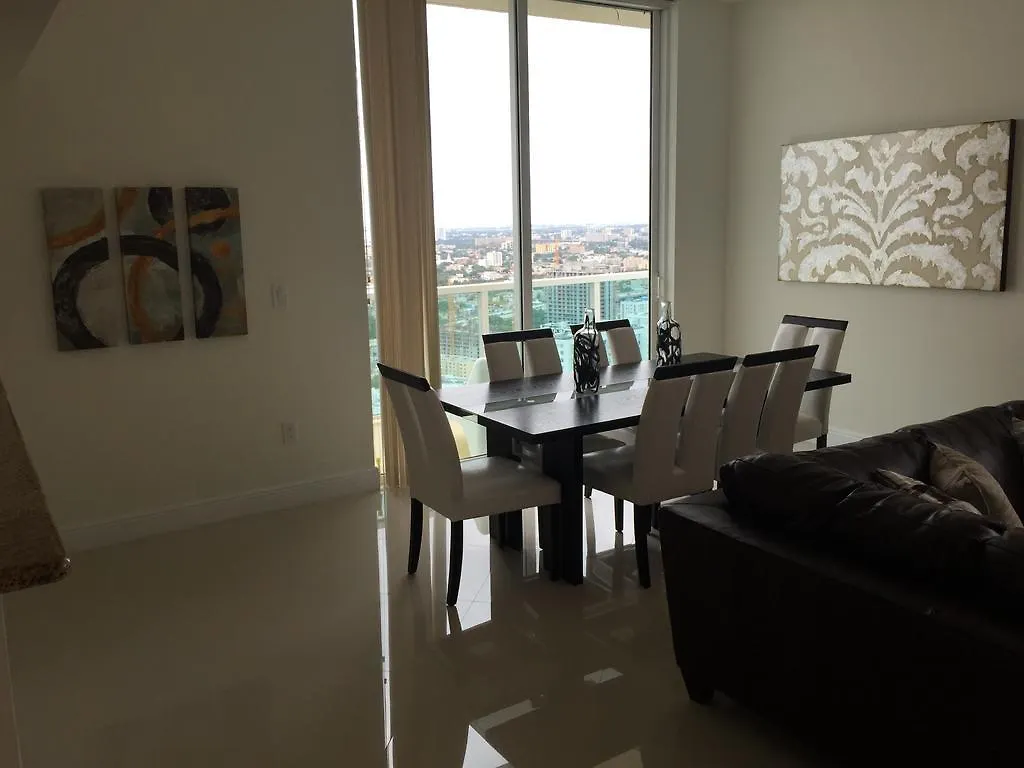 Lyx At One Broadway In Brickell *