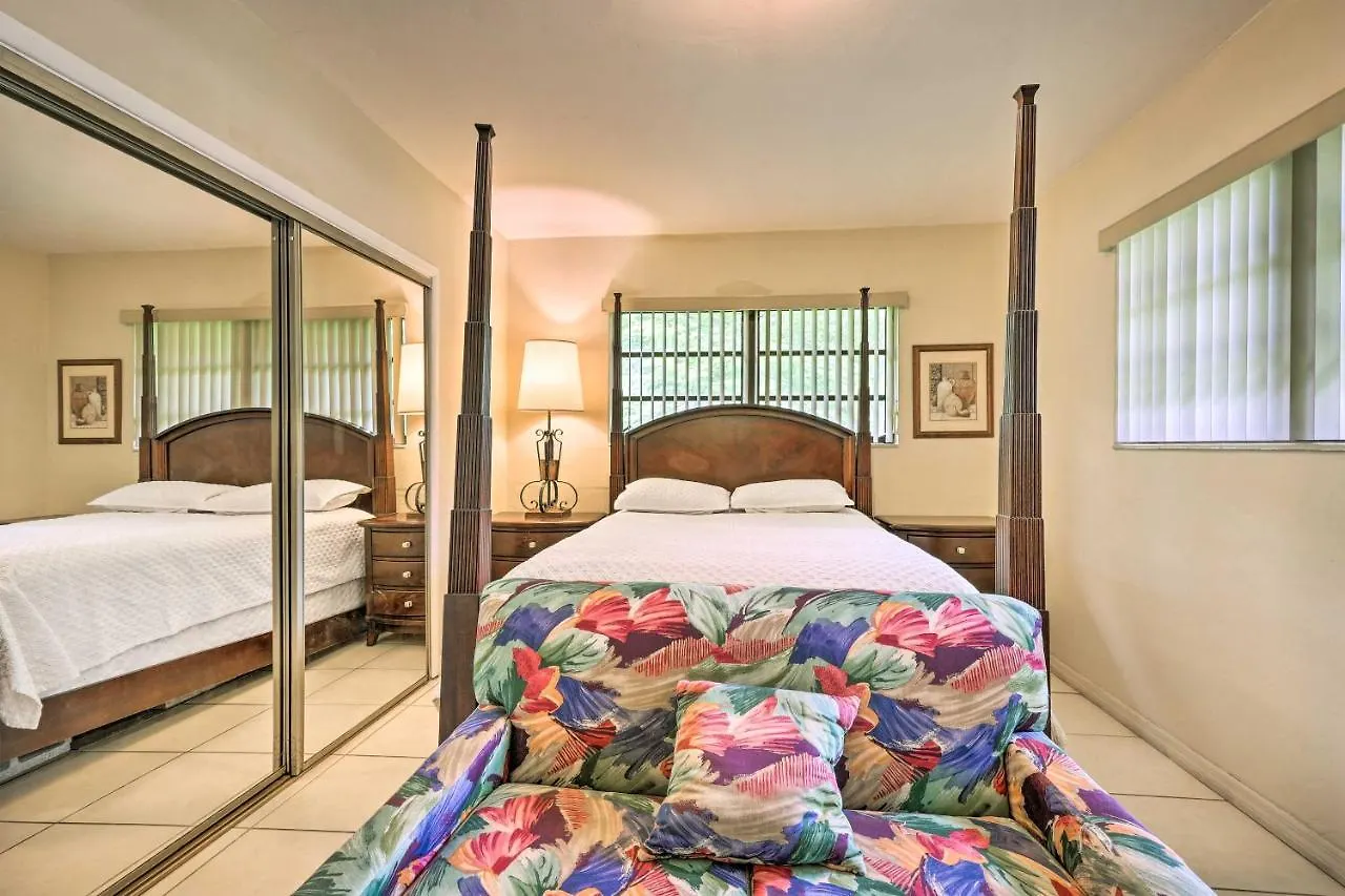 With Pool In Upscale Pinecrest Village Holiday home