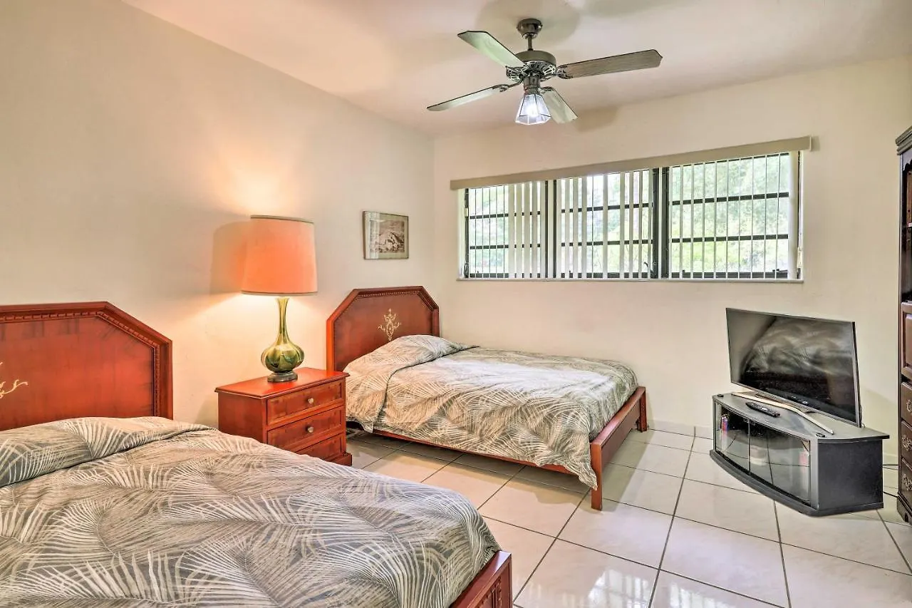 With Pool In Upscale Pinecrest Village Holiday home Miami