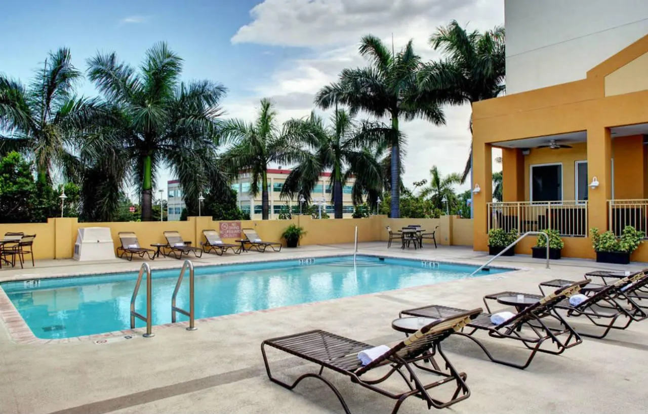 Hampton & Airport South/blue Lagoon Отель