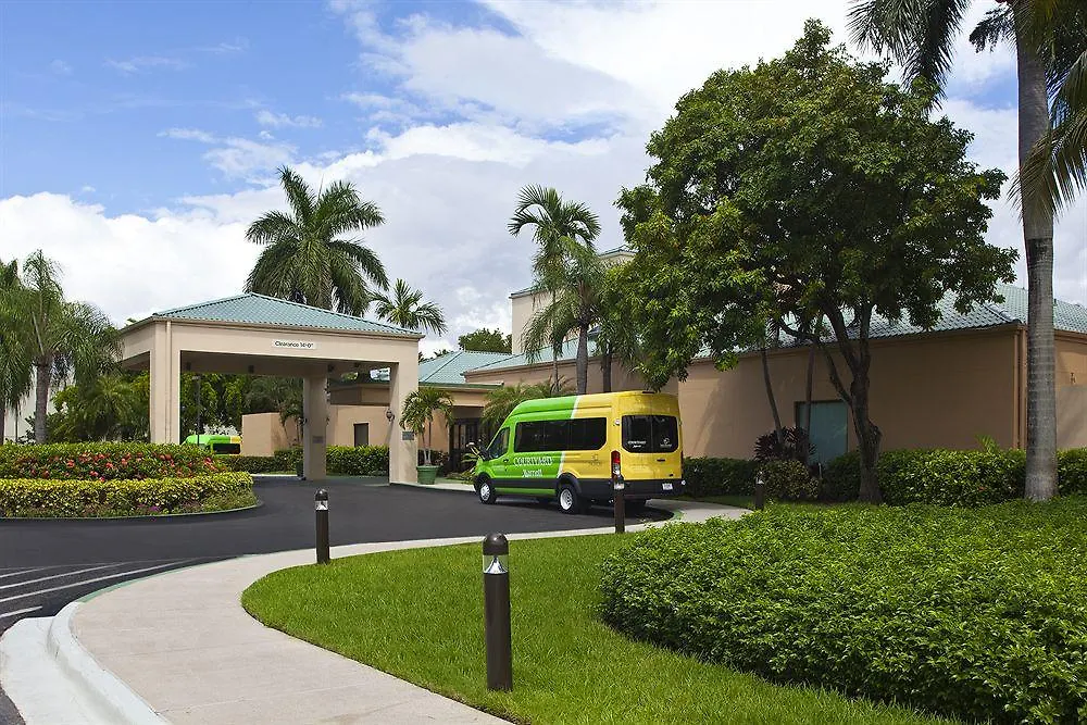 Hotel Courtyard Airport West Doral 3*