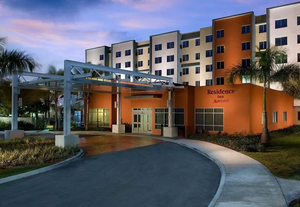 Hotell By Marriott Airport 3*