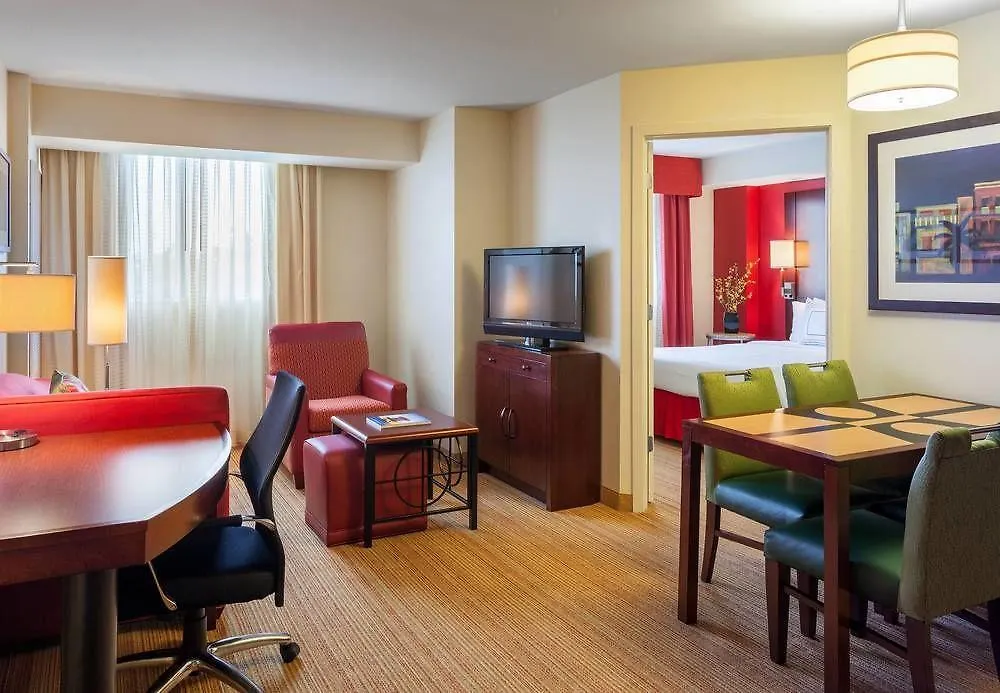 By Marriott Airport Hotell Miami
