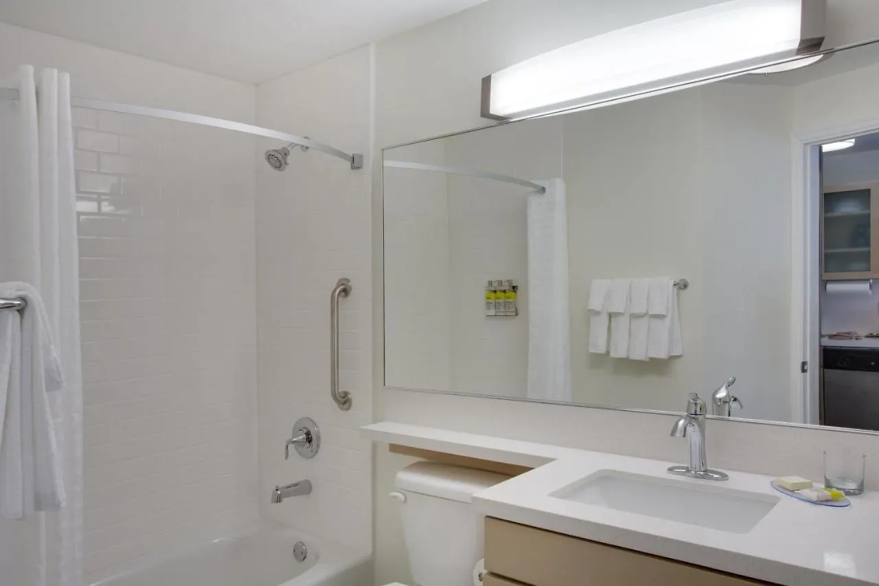 Candlewood Miami Intl Airport - 36th St By Ihg Hotel Miami Springs