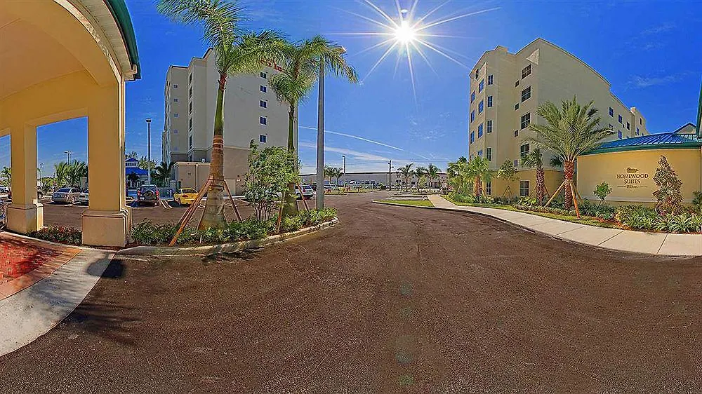 Homewood By Hilton Miami - Airport West Hotel 3*