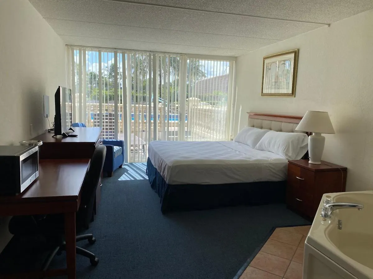 Miami Gardens & Hotel 2*