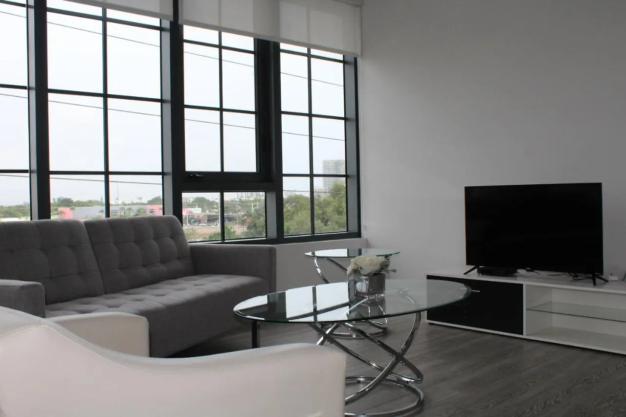 Art Roads 30 Day Stays Apartmán *