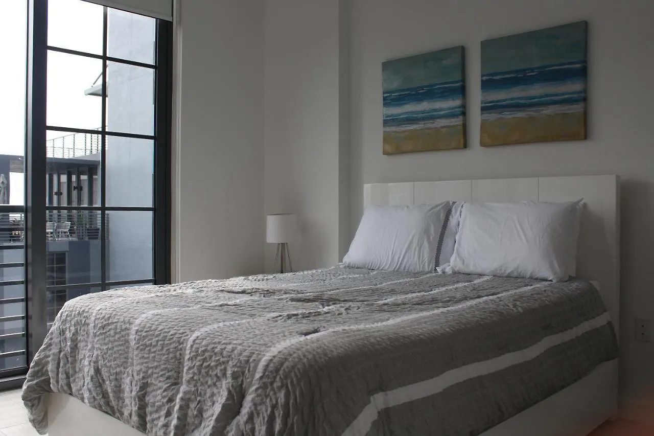 Art Roads 30 Day Stays Apartmán *