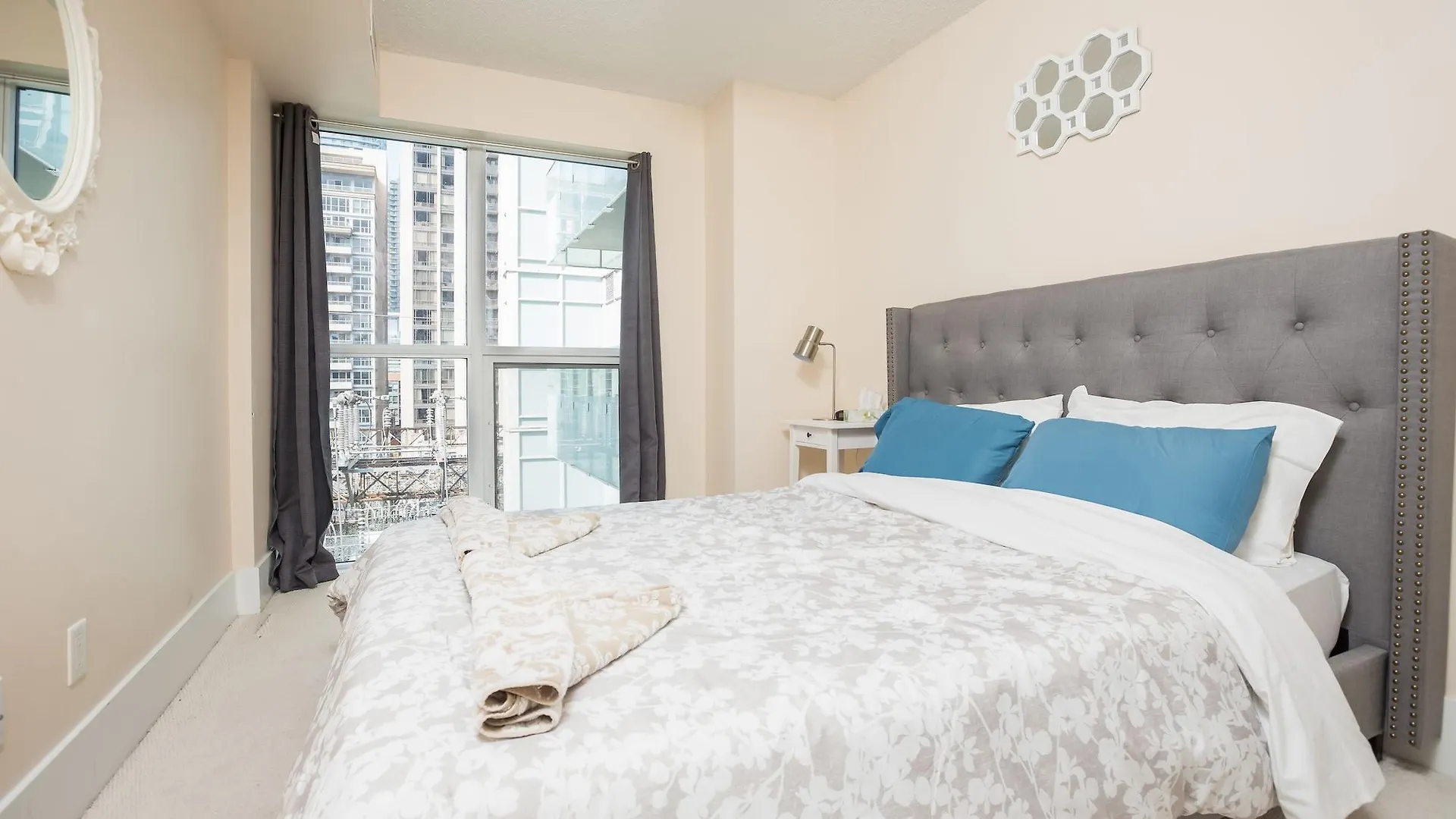 Brickell Bay Boardwalk - Waterfront Luxury *