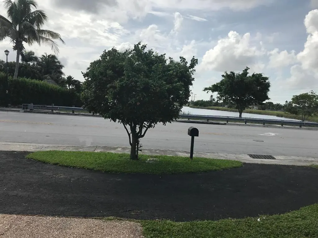 Сasa de vacaciones 82-10sw 135av Miami