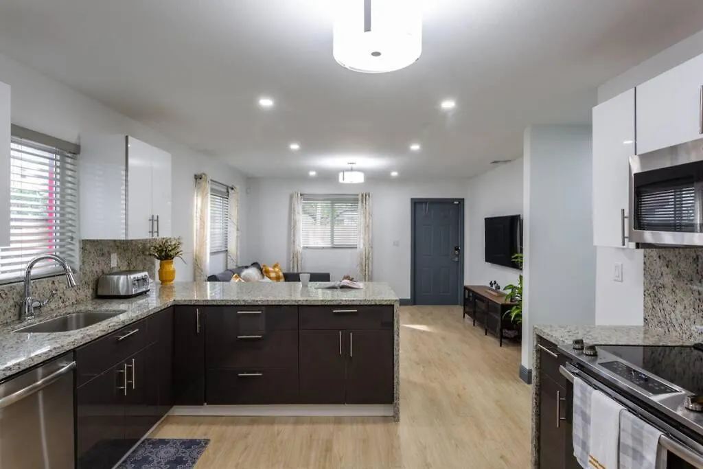 Casa Madeira @ The Heart Of Design District Holiday home