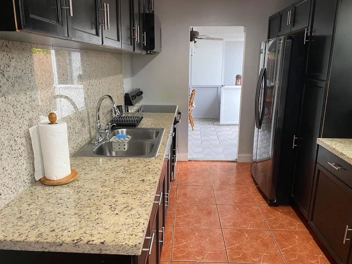 Main House 3 Bed 2 Bath & 1 Bed 1 Bath 度假居 迈阿密