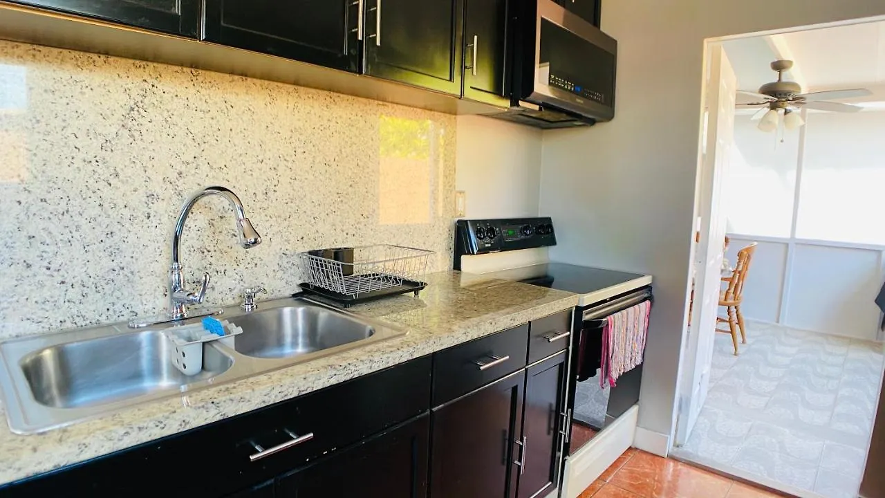 Main House 3 Bed 2 Bath & 1 Bed 1 Bath * 迈阿密