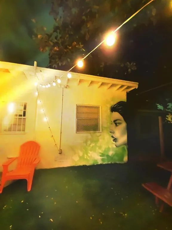 The Color House אכסניה