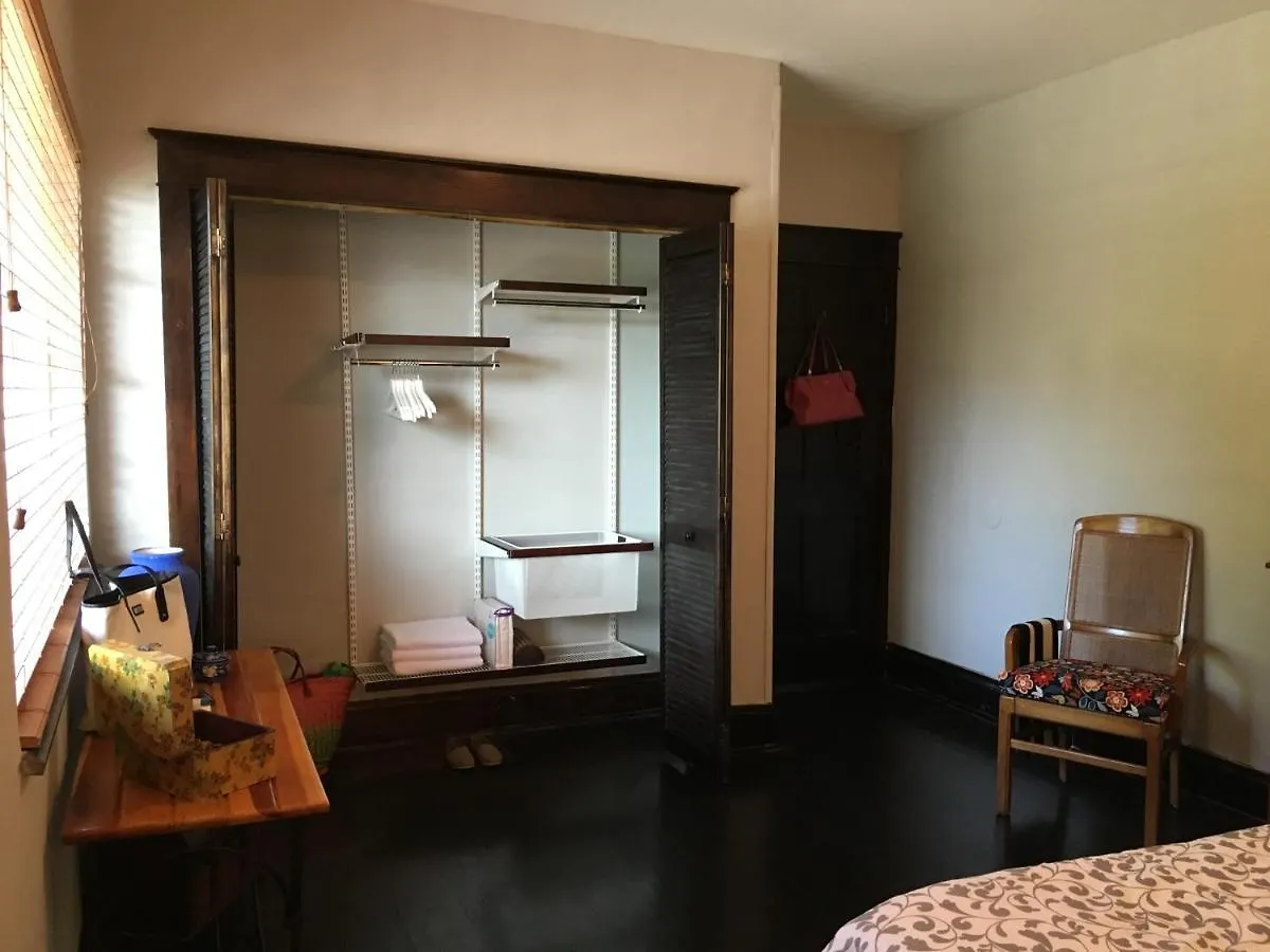 Private In The Heart Of Little Havana Homestay *