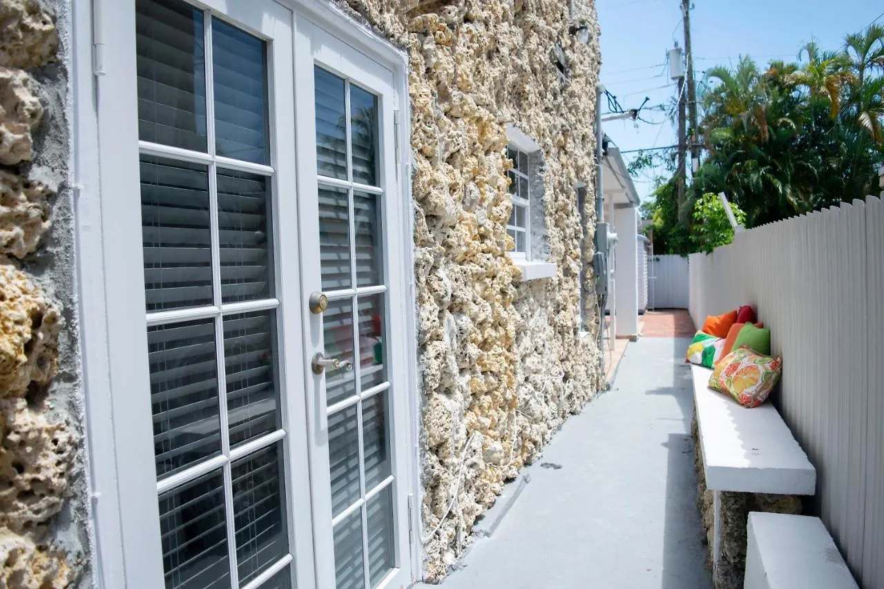 Relax And Unwind In Little Havana Homestay *