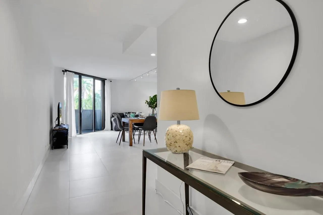 Newly Remodeled - Key Colony Apartment Miami