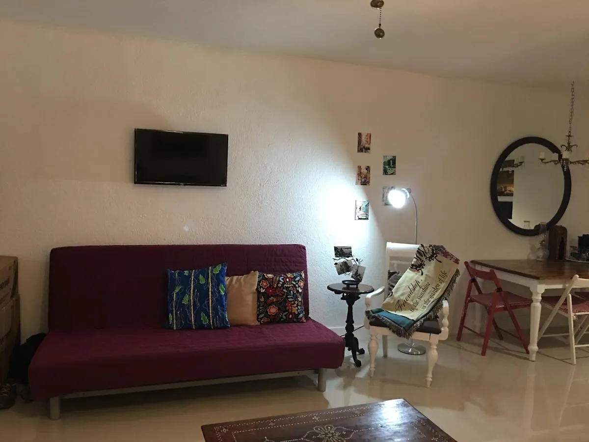 Private Blocks From Coconut Grove Apartment *