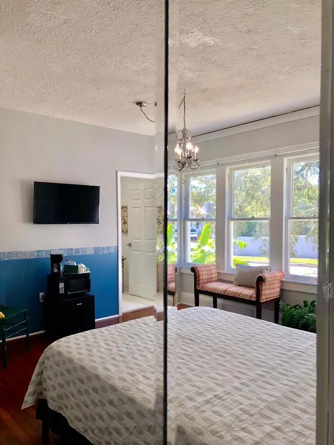 Comfy And Spacious With Free Parking Homestay