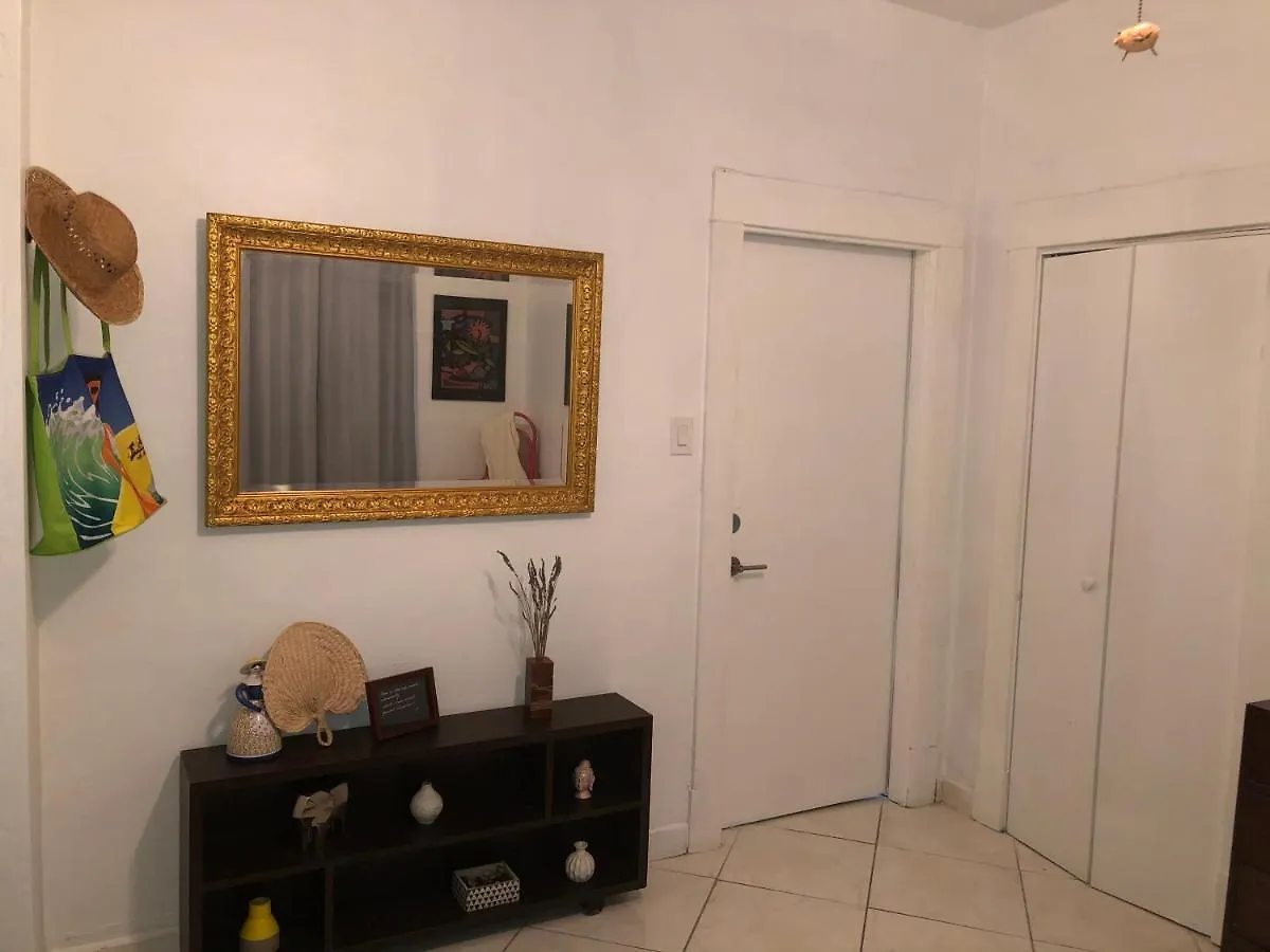 Private Next To Calle Ocho Homestay