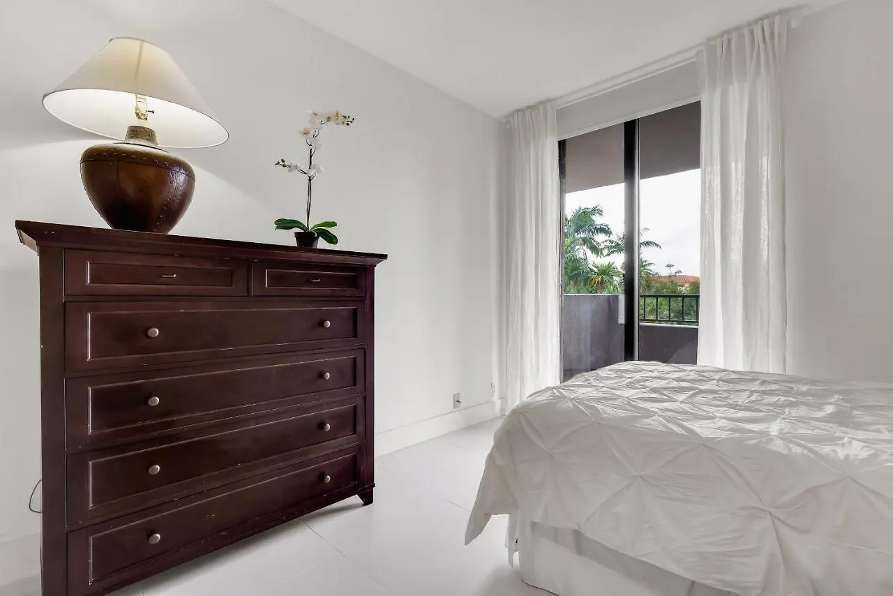 Newly Remodeled - Key Colony Apartment