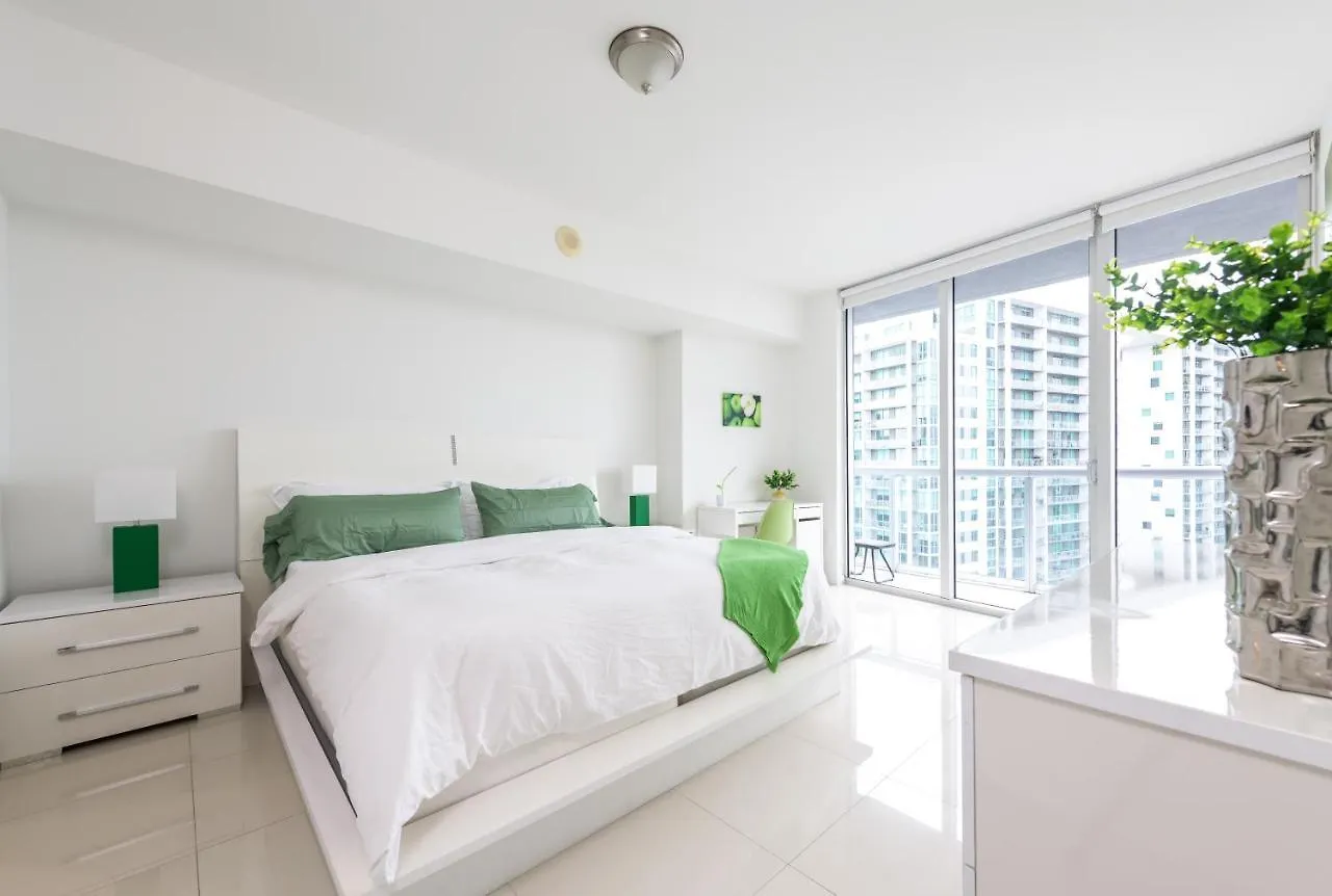 Waterfront Spacious Luxury 1 Bedroom Iconbrickell Apartment