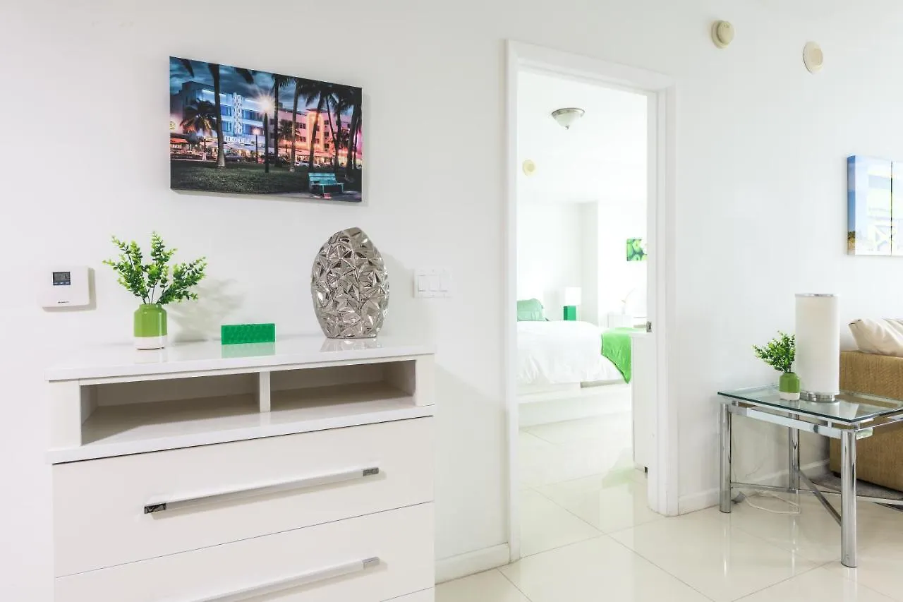 Waterfront Spacious Luxury 1 Bedroom Iconbrickell Apartment