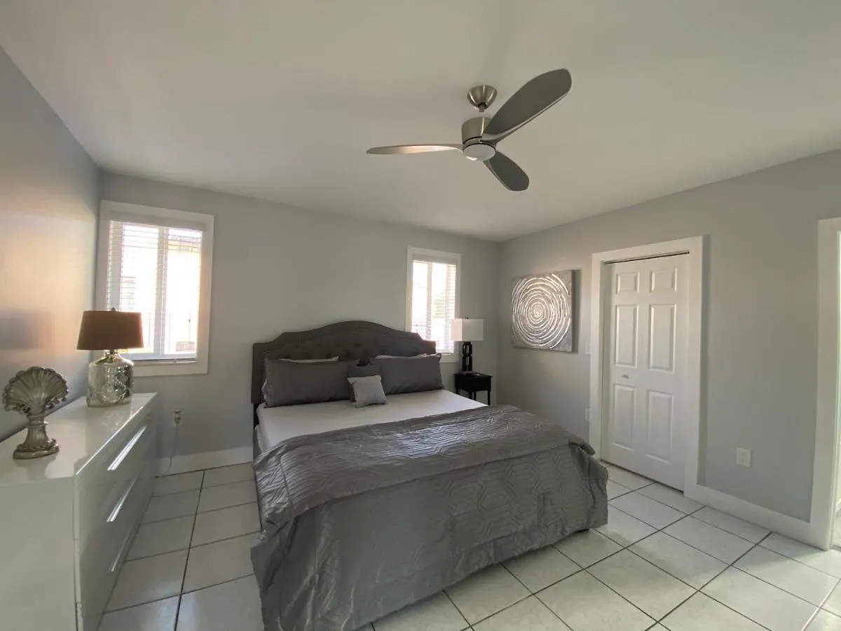Main House 3 Bed 2 Bath & 1 Bed 1 Bath * 迈阿密