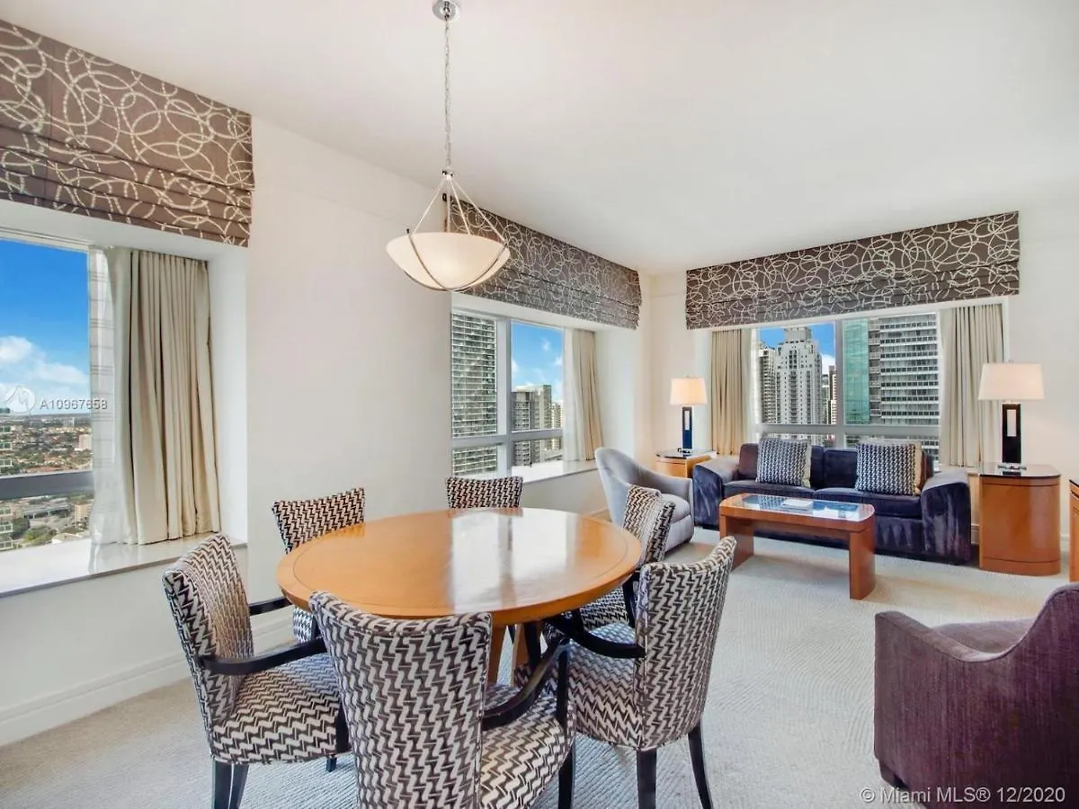 Apartahotel Four Seasons - Luxury Private Residences 5*