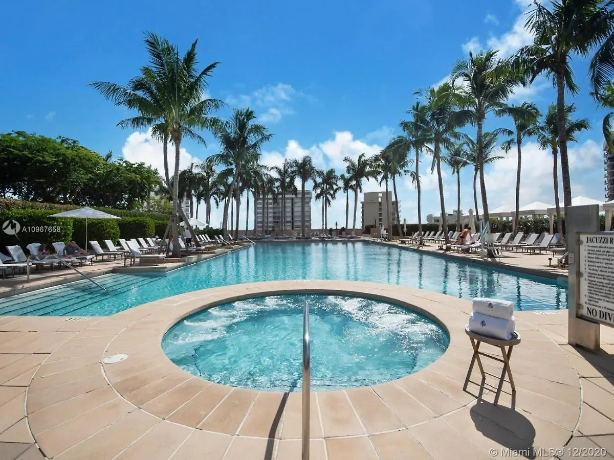 Apartahotel Four Seasons - Luxury Private Residences