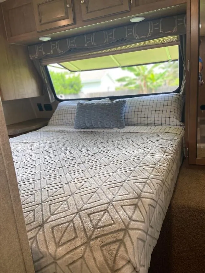 Cozy Camper - Free Parking Campsite Miami